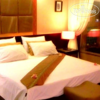 Room Club The Bed Suite