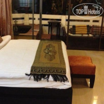 Room Club The Bed Suite
