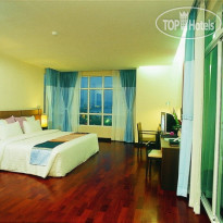 Discovery Beach Hotel Deluxe Room