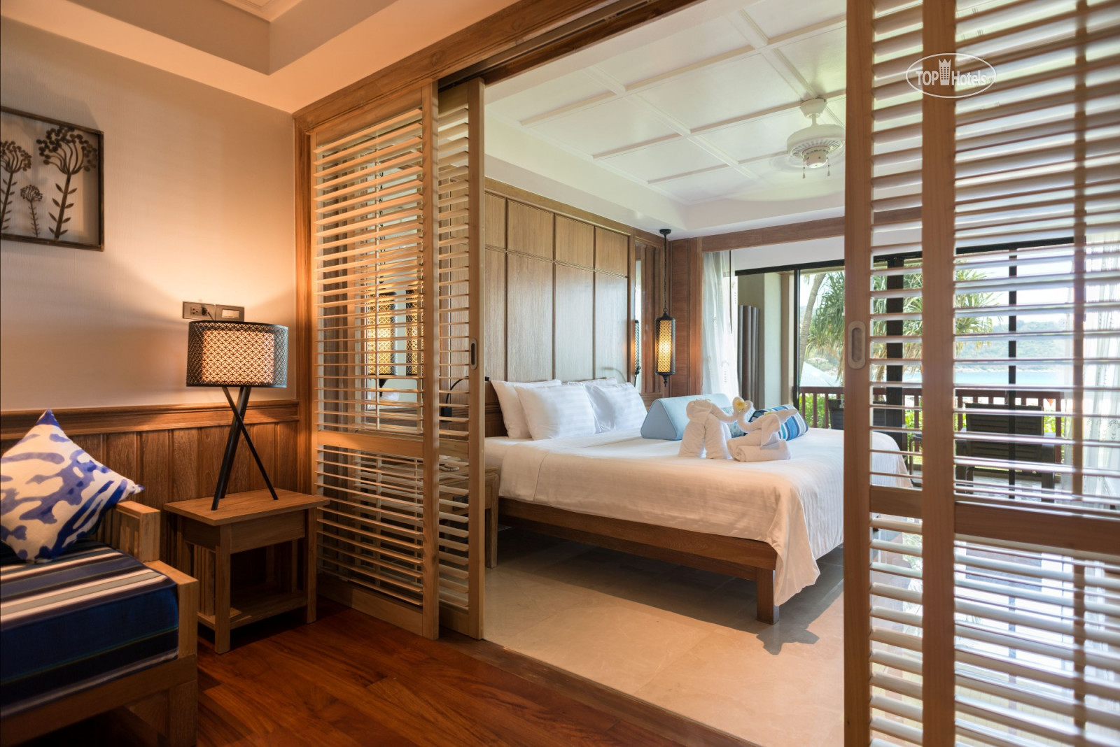 Katathani phuket beach resort. Кататани отель Пхукет. Кататани отель Пхукет номер Junior Suite Ocean Front Room. Отель Кататани Пхукет Бич номер Гранд Делюкс. Katathani Пхукет отель типы номеров.