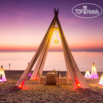 Dusit Thani Laguna Phuket A romantic dinner on the beach