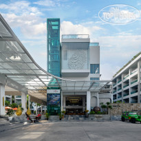 The Kee Resort & Spa Hotel entrance (lobby on left)
