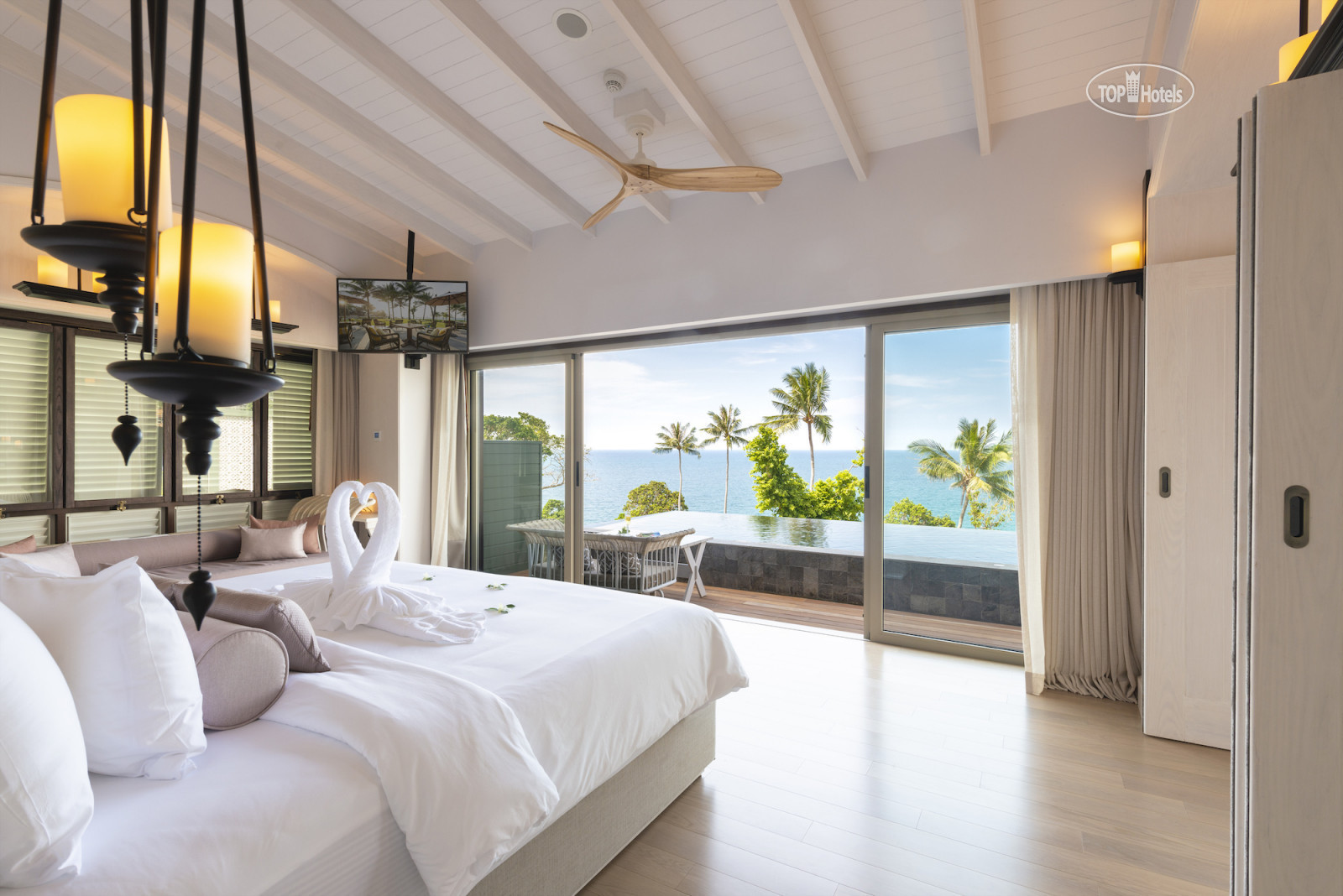 The shore at katathani. The Shore at Katathani 5 Pool Villa. Foto Hotel Kata Phuket Roof point view.