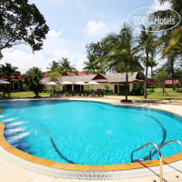 Hive Khaolak Beach Resort 3*