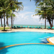 Hive Khaolak Beach Resort 