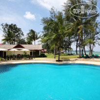 Hive Khaolak Beach Resort 