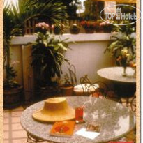 The Red Hibicus Guest House 