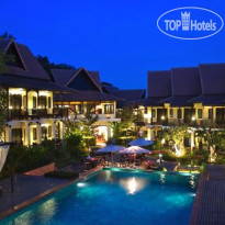 B2 Ayatana Premier Resort Отель и бассейн