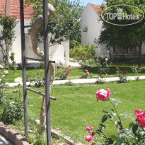 Rose Gardens Holiday Village Отель