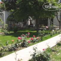 Rose Gardens Holiday Village Отель