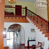 Las Flores Country Guest House and Restaurant