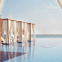 Royal M Hotel & Resort Abu Dhabi Infinity Pool