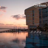 Royal M Hotel & Resort Abu Dhabi Infinity Pool