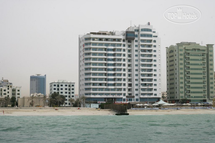 Фотографии отеля  Ramada Beach Ajman 4*