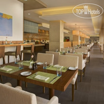 DoubleTree by Hilton Hotel and Residences Dubai Al Barsha Ресторан
