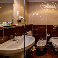 Riviera Hotel Dubai Rooms Toilet