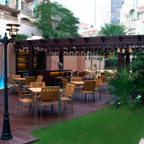 Swissotel Al Murooj Dubai Double Decker Garden