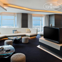 V Hotel Dubai, Curio Collection by Hilton 