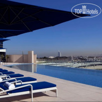 Бассейн в Avani+ Palm View Dubai Hotel & Suites 4*