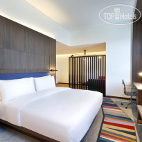 Aloft Dubai Airport Savvy Guestroom