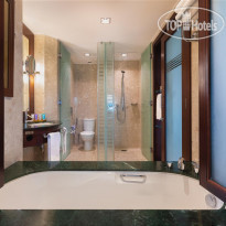 Dusit Thani Dubai Deluxe Room (Bathroom)