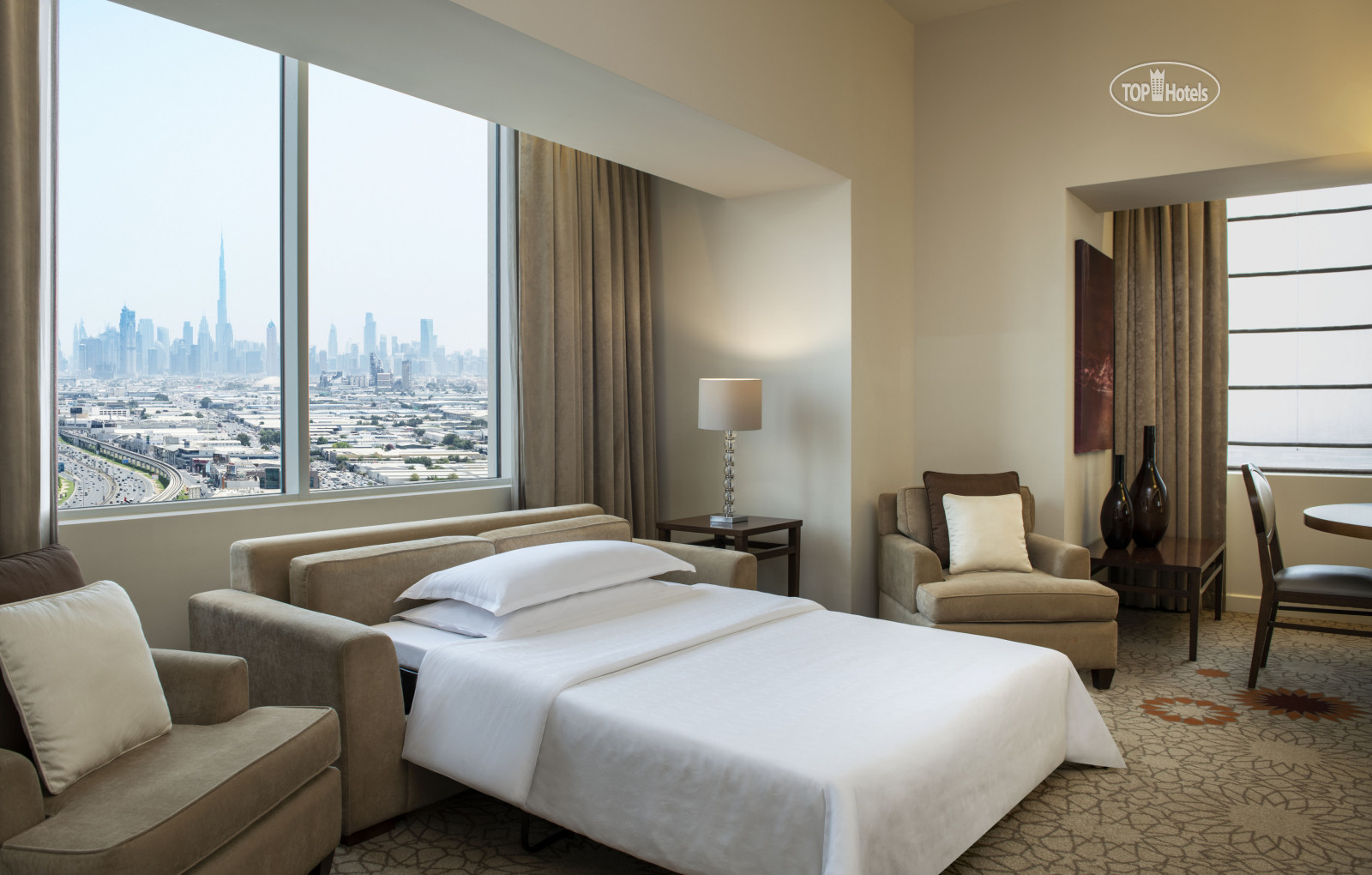 Sheraton dubai. Шератон Дубай Марина. Отель Шератон Дубай. Sheraton Dubai Mall of the Emirates 5*. Дубай Emirates отель.