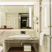 Le Meridien Dubai Hotel & Conference Centre Superior Guest Bathroom