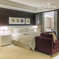 Le Meridien Dubai Hotel & Conference Centre Le Royal Club KING Guestroom