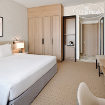 Crowne Plaza Dubai Jumeirah Guest Room - King Bed