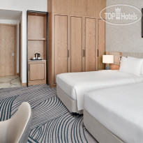 Crowne Plaza Dubai Jumeirah Guest Room - Twin Beds