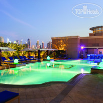 Crowne Plaza Dubai Jumeirah Swimming Pool
