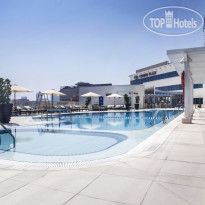 Crowne Plaza Dubai Deira Swimming Pool