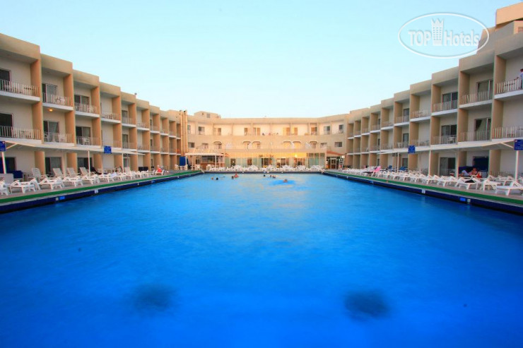 Фотографии отеля  Beach Hotel Sharjah 3*