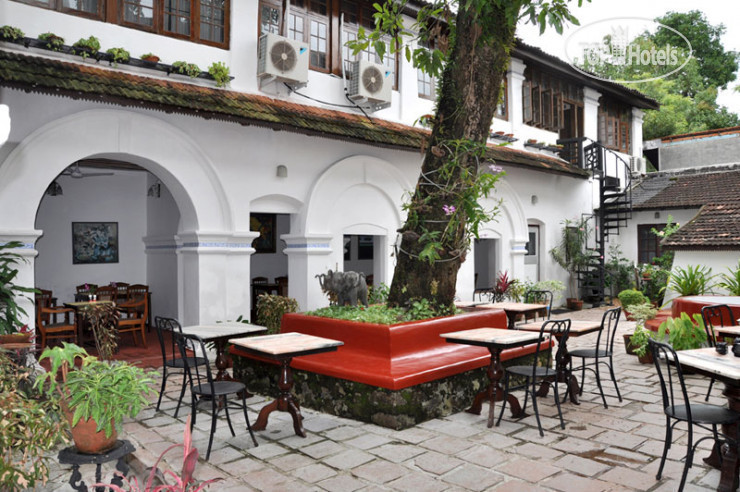 Фотографии отеля  The Old Courtyard Hotel 