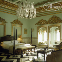 Taj Lake Palace Sarva Ritu Suite
