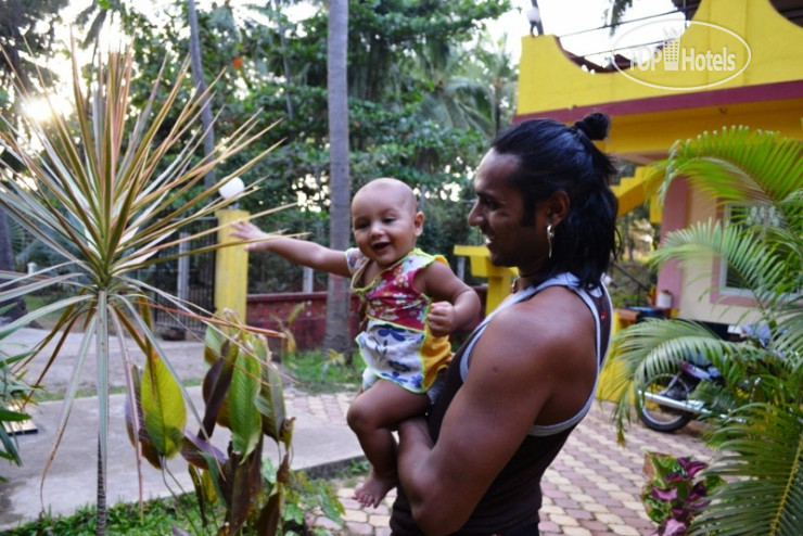 Фотографии отеля  Yellow House Vagator Goa 