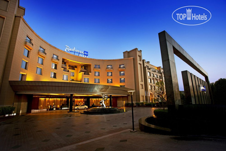 Фотографии отеля  Radisson Blu Plaza Hotel, Delhi Airport 5*