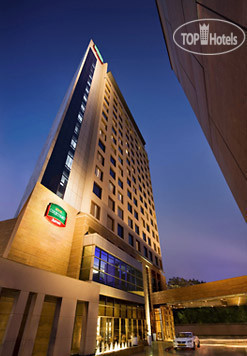 Фотографии отеля  Courtyard by Marriott Gurugram Downtown 5*