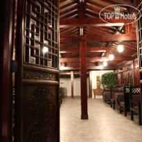 Jingshan Garden Hotel  Вход в ресторан