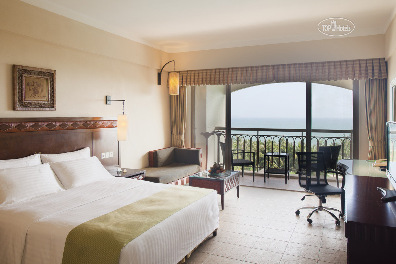 Holiday inn resort sanya 5. Отель Holliday Inn Санья. Holiday Inn Resort Sanya Bay 5*. Holiday Inn Resort Sanya Bay, an IHG Hotel Санья, 207 Sanya Bay Road. Daisy Inn Sanya отель.