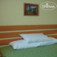 Home Inn Gezhou Dam 2*