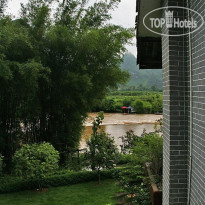 Yangshuo Mountain Retreat 