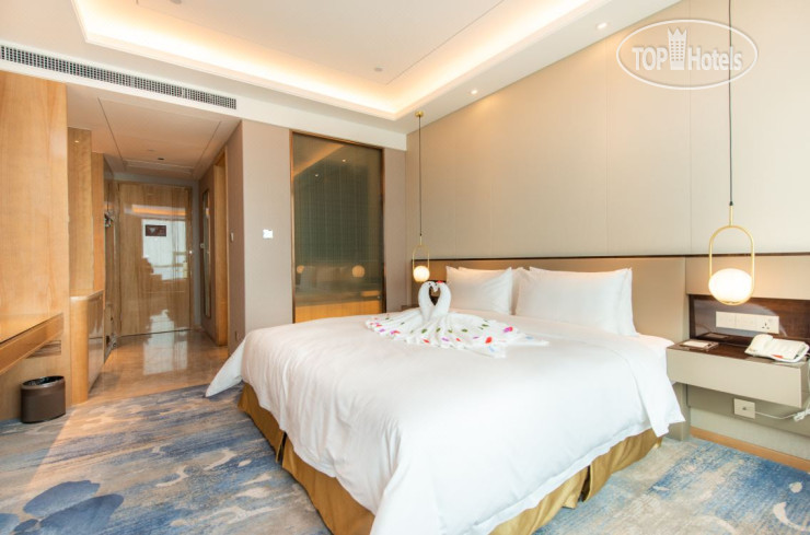 Auto City Ruili Hotel