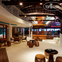 Centara Grand Island Resort & Spa Coral Bar&Launge