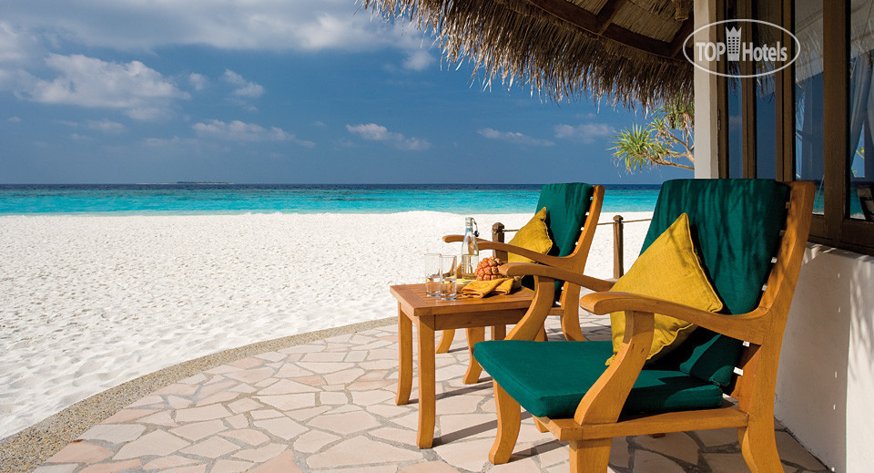 Place to relax. Coco Palm Dhuni Kolhu Maldives 5. Coco Villa Мальдивы. Coco Palm Dhuni Kolhu 5* фото. Мальдивы пляж Цветогамма сочетание цветов.