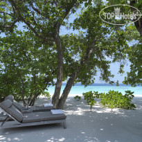 Vakkaru Maldives Beach Pool Suite private beach