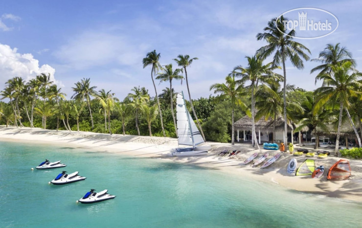 Пляж в Sea Sun Sand Resort & Spa 4*