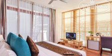 Triton Beach Hotel & Spa 3*
