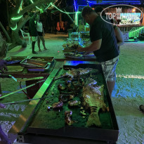 Dhiffushi Inn Beach live music and BBQ