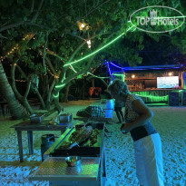 Dhiffushi Inn Beach live music and BBQ